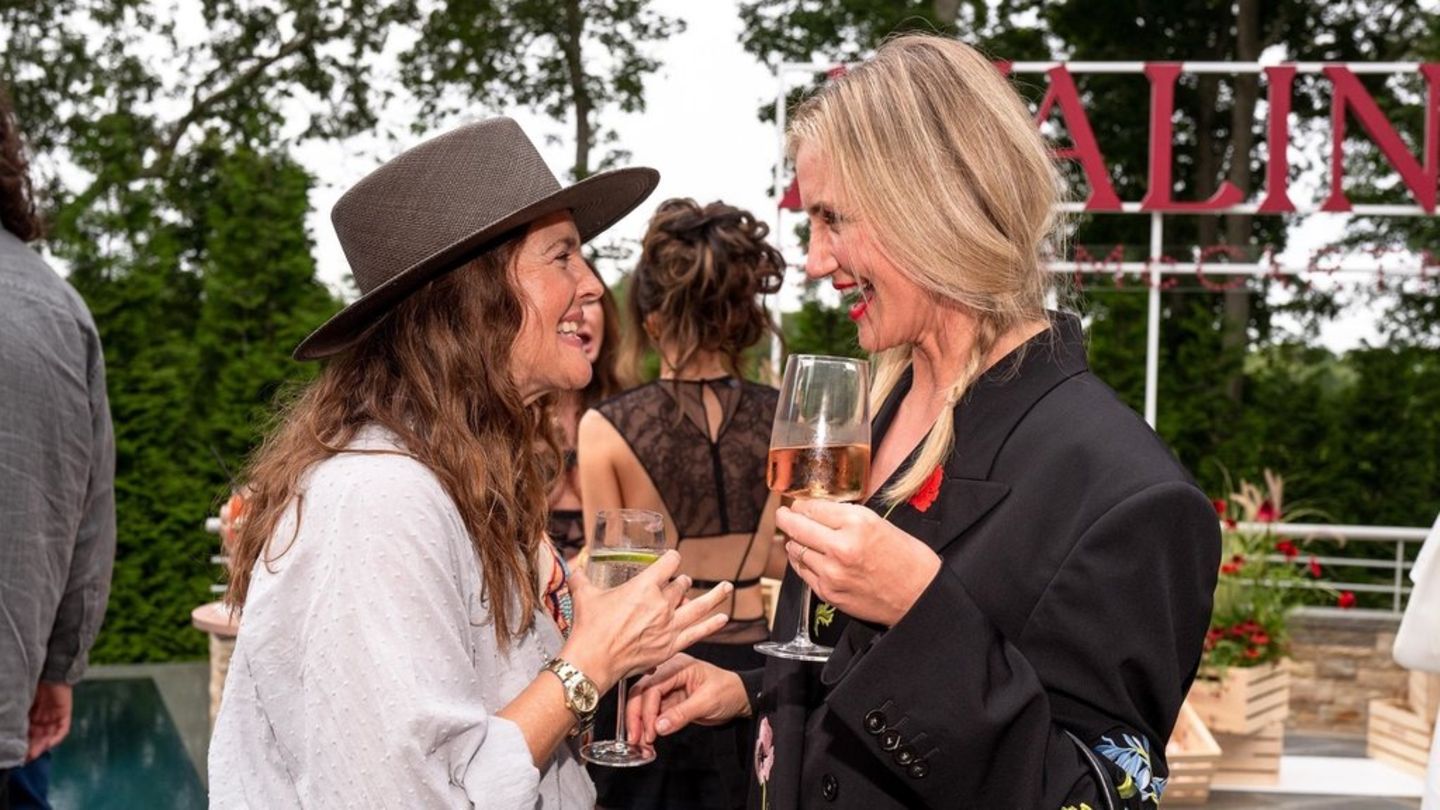 Cameron Diaz and Drew Barrymore: Famous friends celebrate together