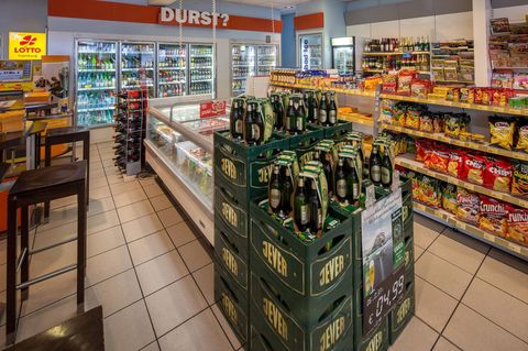 Alkohol an einer Tankstelle