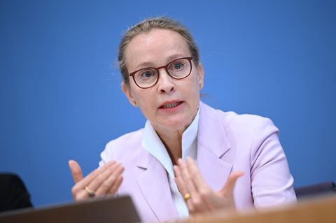 Juristin Frauke Brosius-Gersdorf spricht bei einer Pressekonferenz