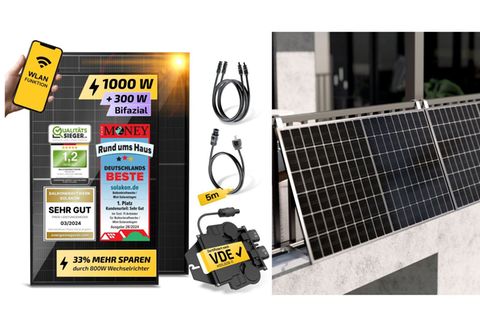 Zwei schwarze Balkonkraftwerk-Solarpanels sind an der Brüstung eines Balkons angebracht.