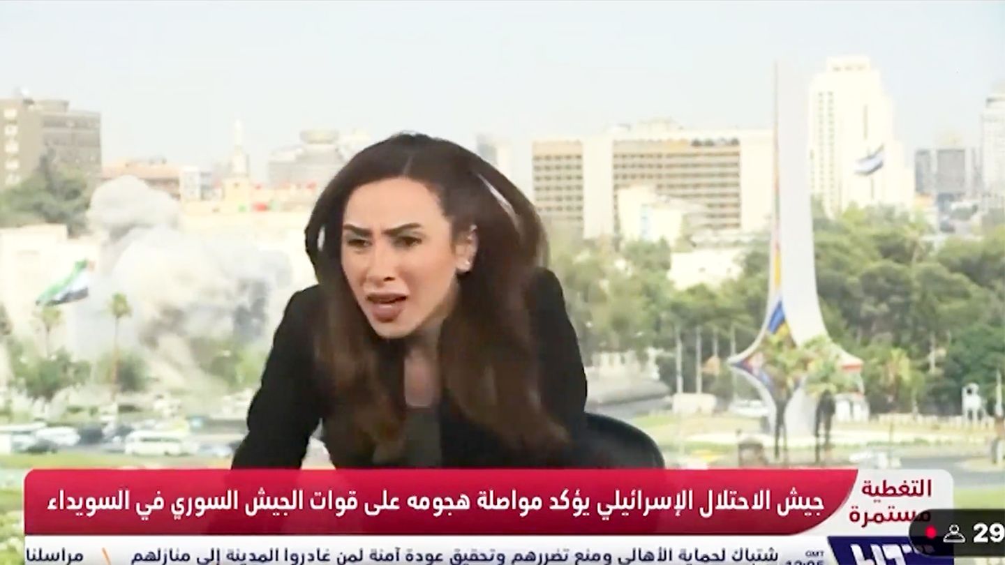 Syria: Live switching show force of Israel’s attack on Damascus (video)