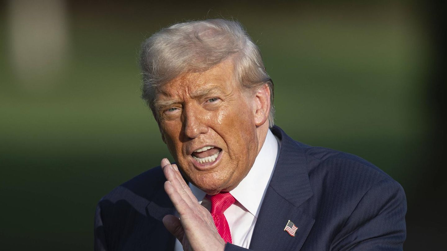 Donald Trump insults his own supporter: “stupid” and “weaklings”