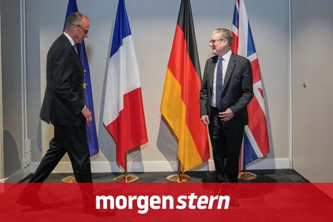 Bundeskanzler Friedrich Merz (l.) und der britische Premier Keir Starmer