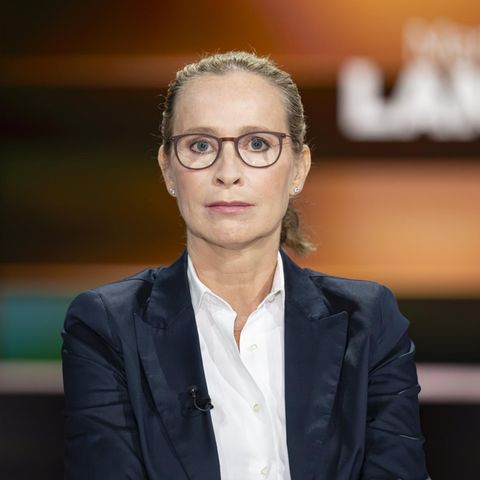 Frauke Brosius-Gersdorf looks into the camera