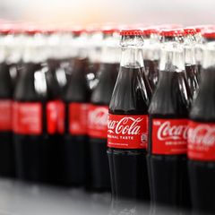 Coca-Cola verwendet je nach Land andere Zuckerarten, in Deutschland stammt er aus Zuckerrüben