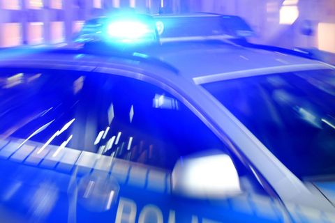 Am Mittwochabend trafen die Polizei und ein Notarzt bei einer Wohnung in Neunkirchen (Saarland) ein (Symbolbild)