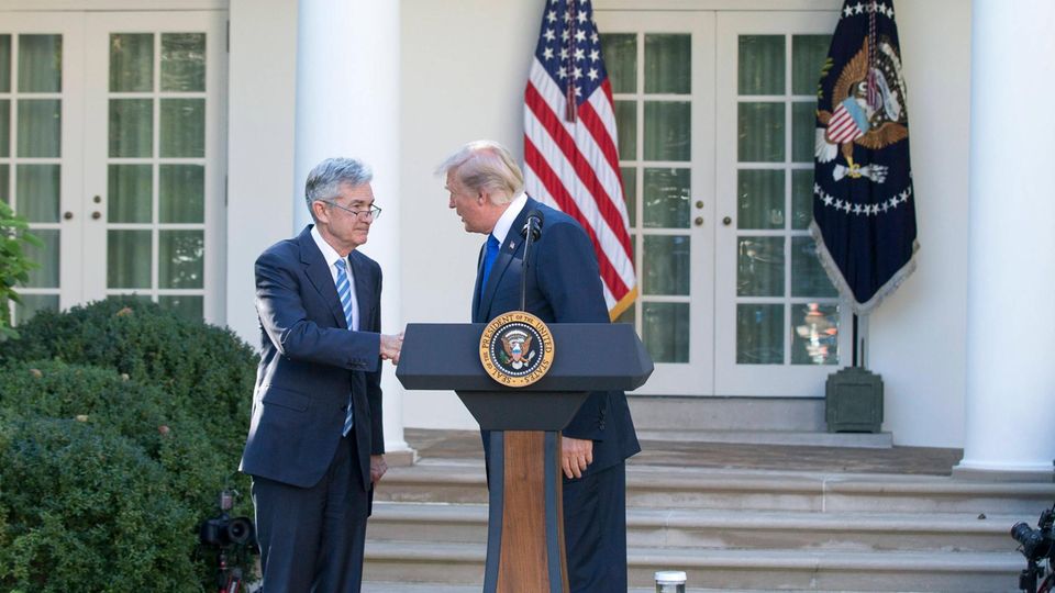 Warum Trump seinen Notenbank-Chef Powell loswerden will Trump und Powell