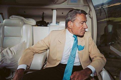 Wolfgang Grupp sitzt im Hubschrauber