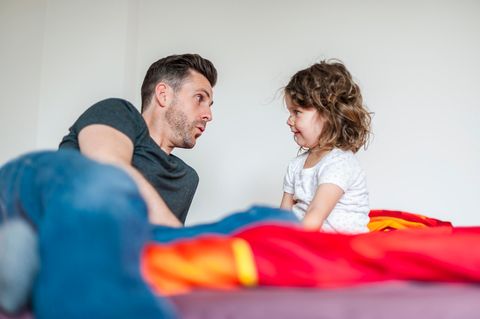 Erziehung: Vater mit Kind