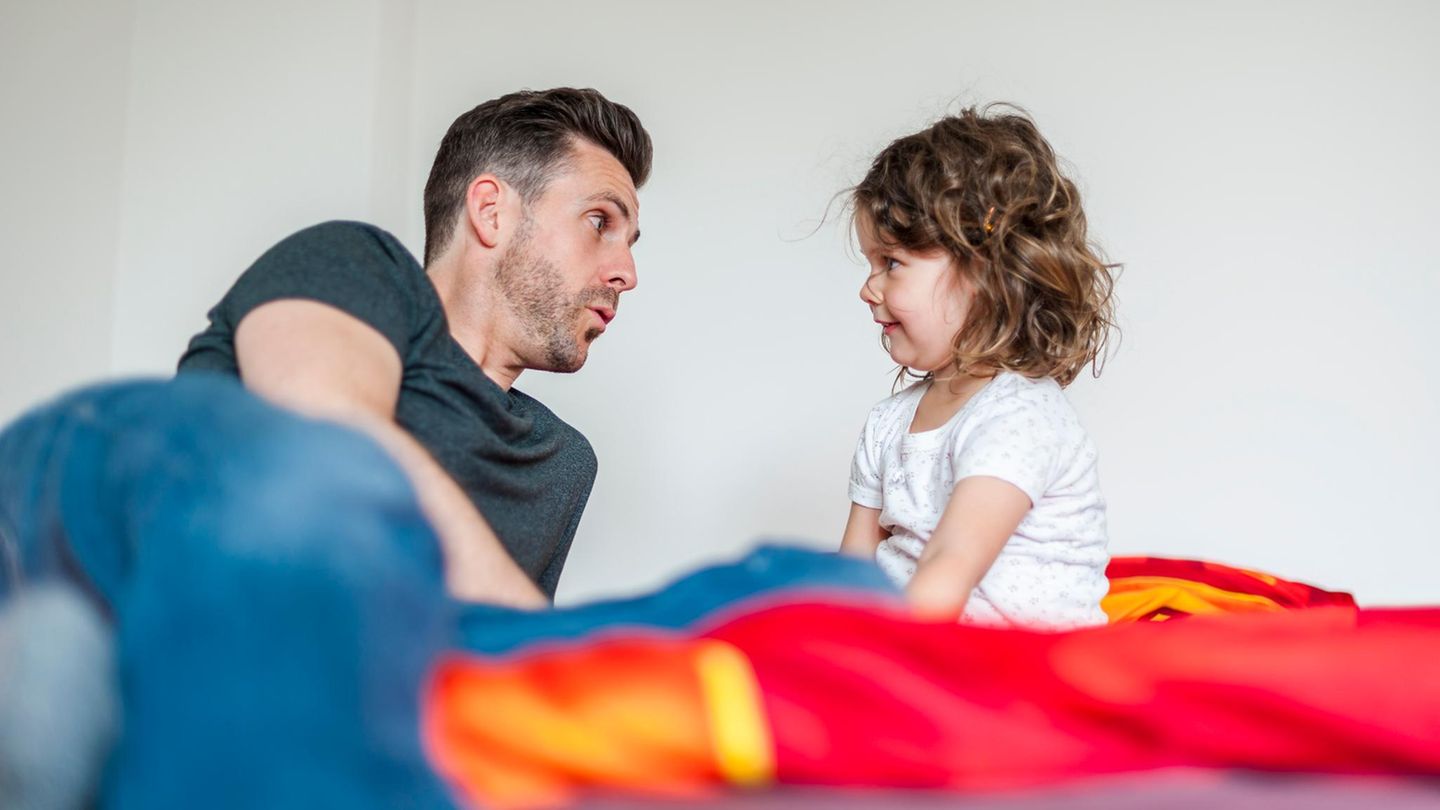 Erziehung: Vater mit Kind