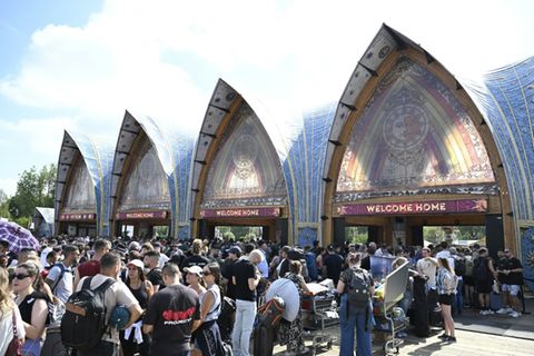 Warteschlangen vor dem Campingplatz des Festivals