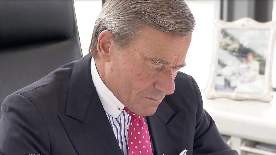 Wolfgang Krupp blickt niedergeschlagen