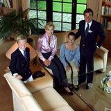 Wolfgang Grupp zuhause mit seiner Familie im Jahre 2002