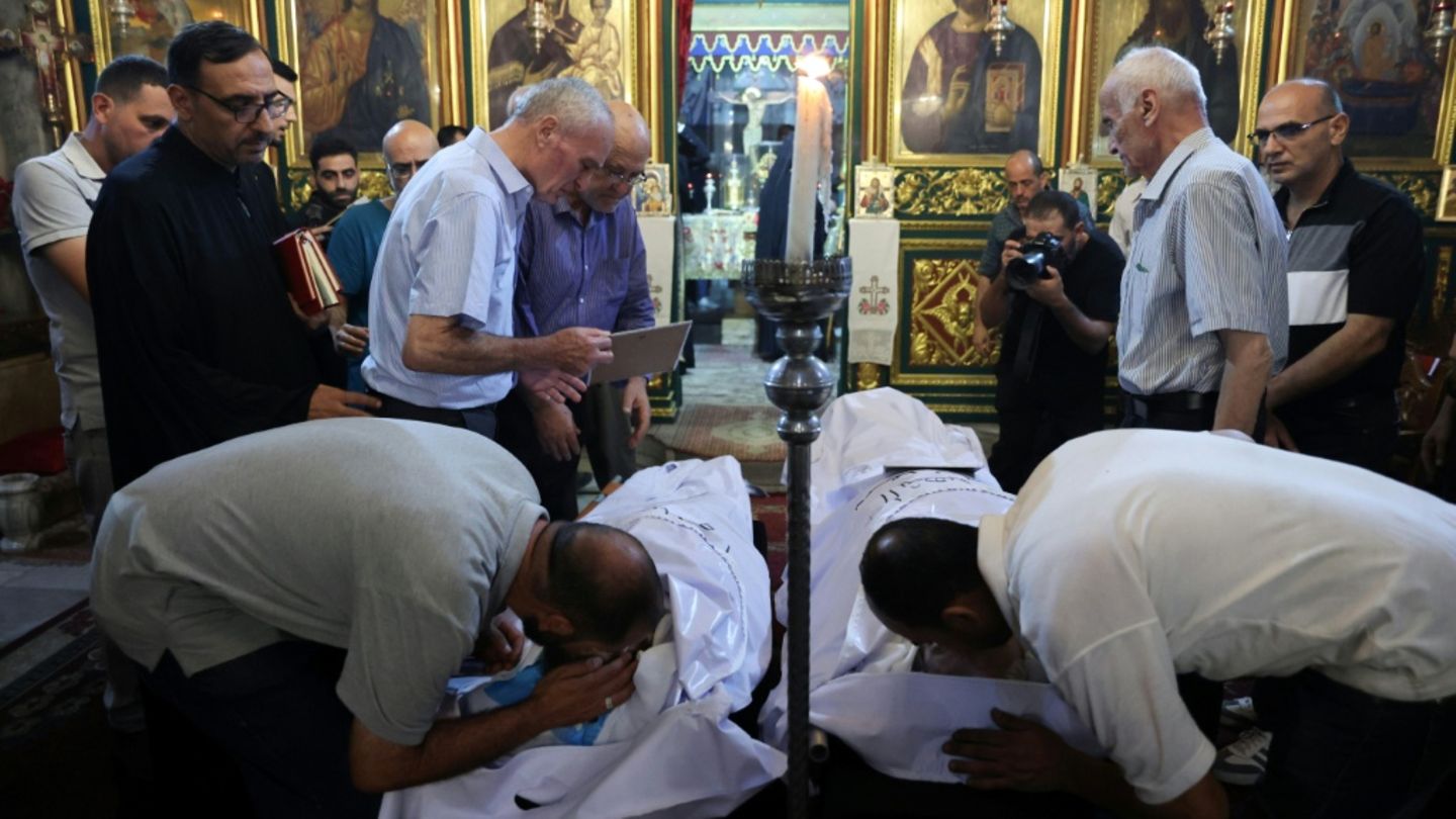 Trauer um Todesopfer des Angriffs, St.-Porphyrius-Kirche, Gaza-Stadt