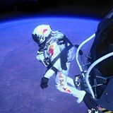 Nach mehr als zwei Jahren Vorbereitung war es dann so weit: Am 14. Oktober 2012 sprang Baumgartner aus einer Höhe von 39 Kilometern aus einer Kapsel. Er stellte an diesem Tag mehrere Rekorde auf. Noch nie hatte vor ihm ein menschlicher Körper die Schallmauer durchbrochen, zudem war es der bis dato höchste Skydive und die höchste Ballonfahrt der Geschichte
