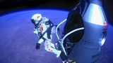 Nach mehr als zwei Jahren Vorbereitung war es dann so weit: Am 14. Oktober 2012 sprang Baumgartner aus einer Höhe von 39 Kilometern aus einer Kapsel. Er stellte an diesem Tag mehrere Rekorde auf. Noch nie hatte vor ihm ein menschlicher Körper die Schallmauer durchbrochen, zudem war es der bis dato höchste Skydive und die höchste Ballonfahrt der Geschichte