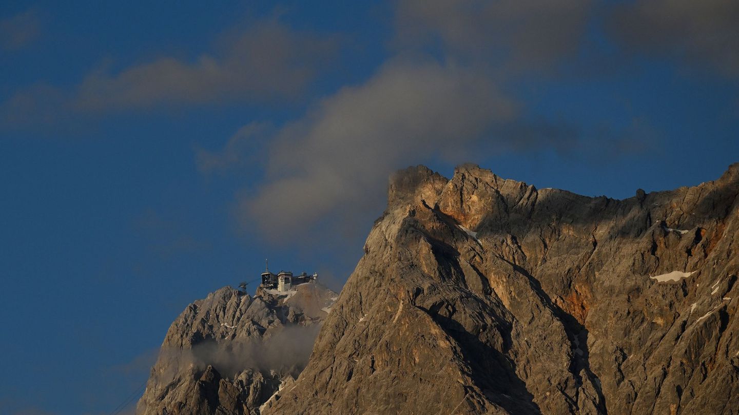 On the Zugspitze: Migration Meeting: Why Dobrindt invites you to the Zugspitze