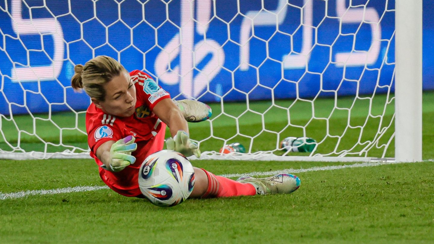 Women’s European Championship: goalkeeper holds four penalty and becomes a tragic figure