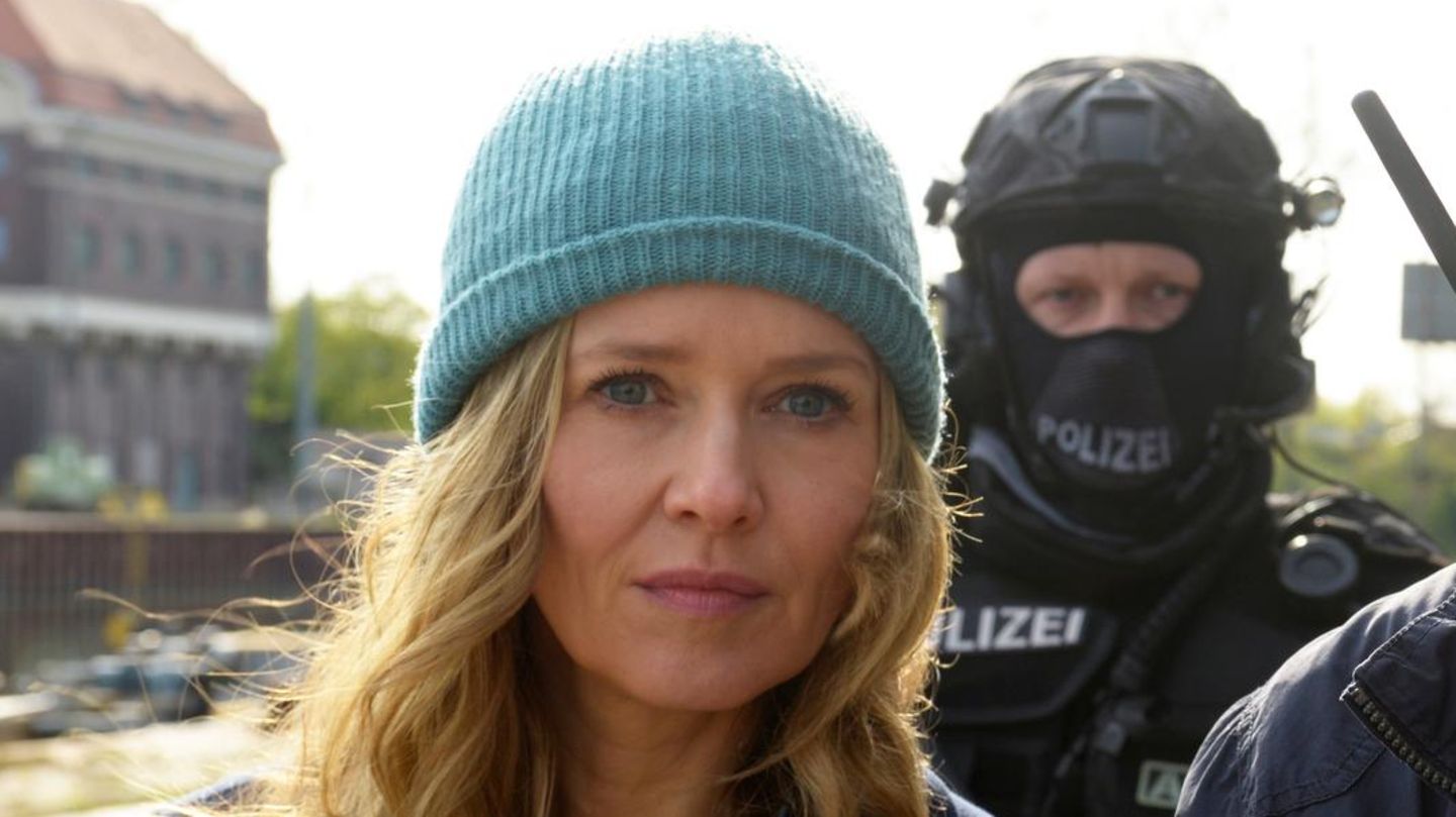 Stefanie Stappenbeck am Set von "Ein starkes Team"