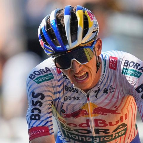 Florian Lipowitz makes it onto the podium on the Tour de France