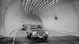 Die Wagenkolonne des italienischen Präsidenten Saragat durch den Montblanc-Tunnel