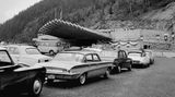 Eine Schlange aus Fahrzeugen vor dem Eingang des Montblanc-Tunnels