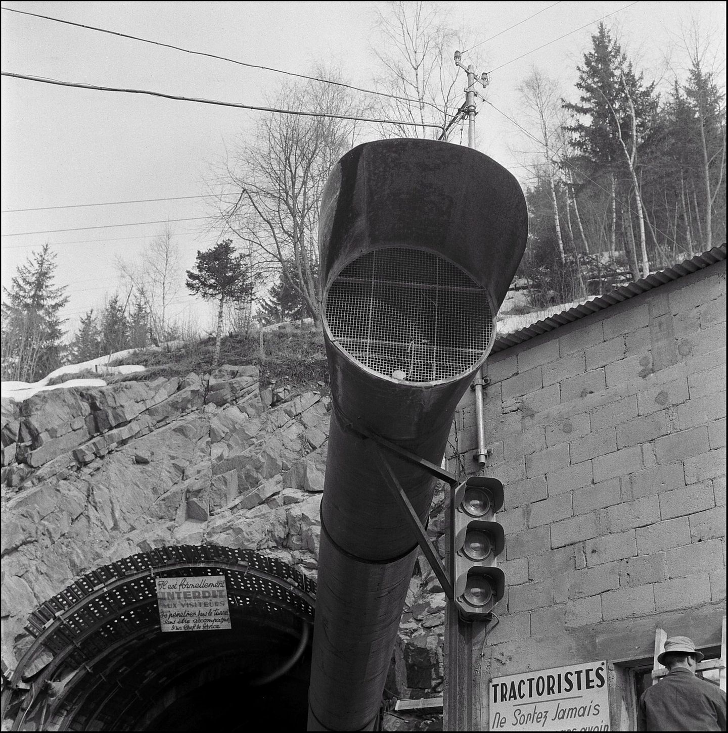 Harte Arbeit Eine Baumaschine am Montblanc 1965