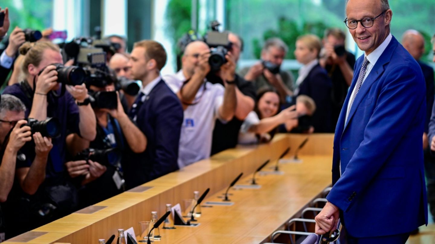 Merz verteidigt verschärfte Migrationspolitik und betont Kontrollen "auf Zeit"