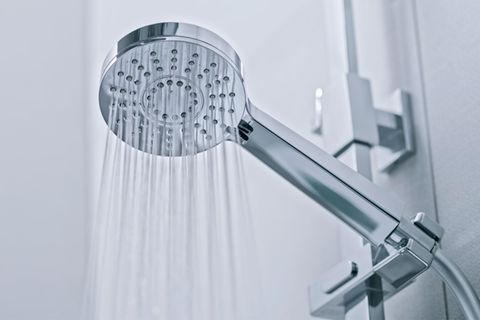 Ein wassersparender Duschkopf