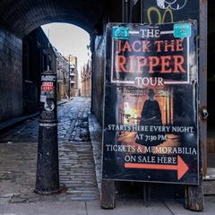 Wegweiser zu einer Jack the Ripper Tour