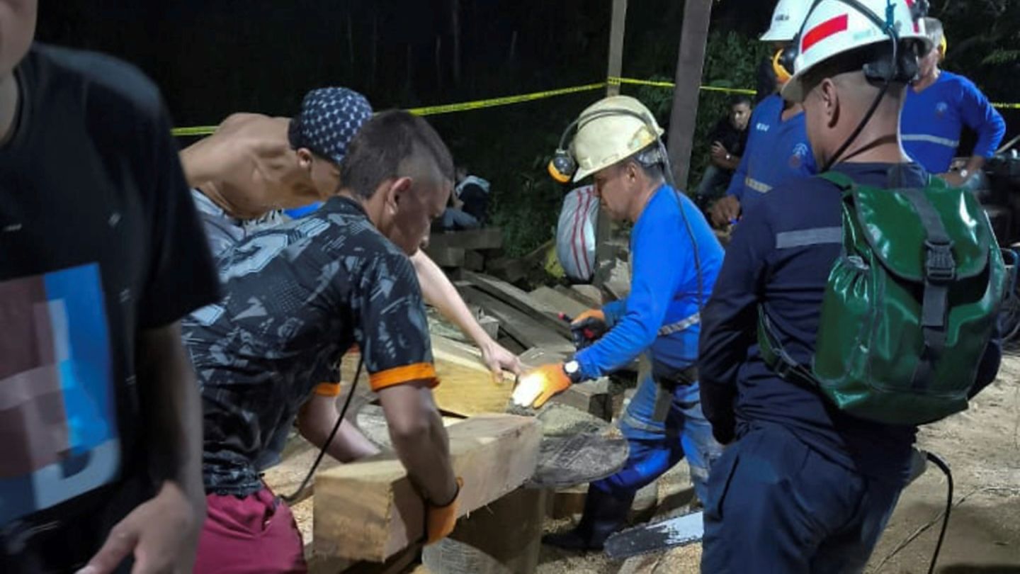 Rettungsaktion für eingeschlossene Bergleute