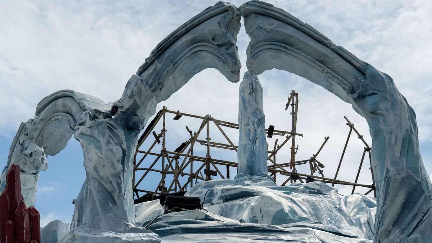 Fire: Tomorrowland starts after fire with a new main stage
