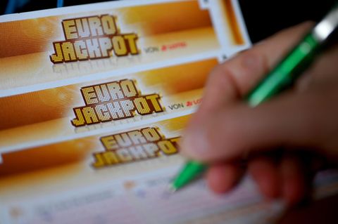 Eurojackpot kann unter anderem in den Lotto-Annahmestellen in Deutschland gespielt werden