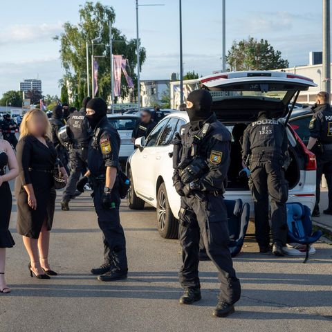 Die Polizei rückte mit einem Großaufgebot zu der Versammlung einer Großfamilie in Königsbrunn an