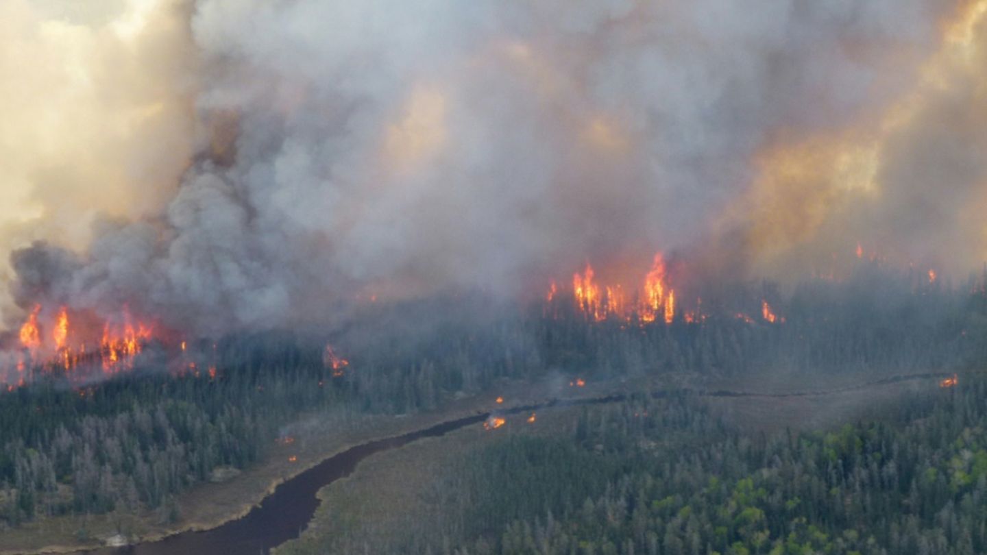 Waldbr-nde-in-Kanada-verw-steten-in-diesem-Jahr-schon-Fl-che-von-Gr-e-Kroatiens