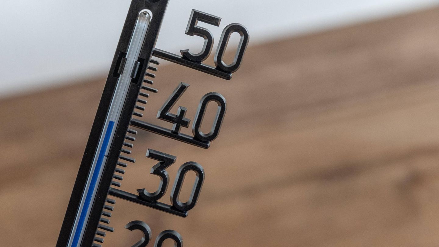 Symbolfoto für Wetter in Deutschland: Ein Thermometer