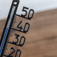 Symbolfoto für Wetter in Deutschland: Ein Thermometer