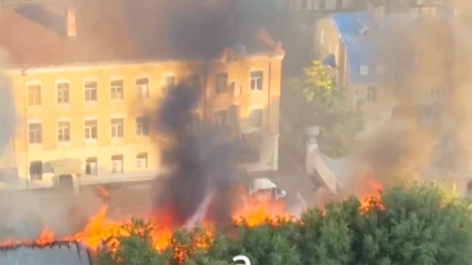 Anwohner filmen Großbrand in russischer Militäreinrichtung Anwohner filmen Großbrand in russischer Militäreinrichtung
