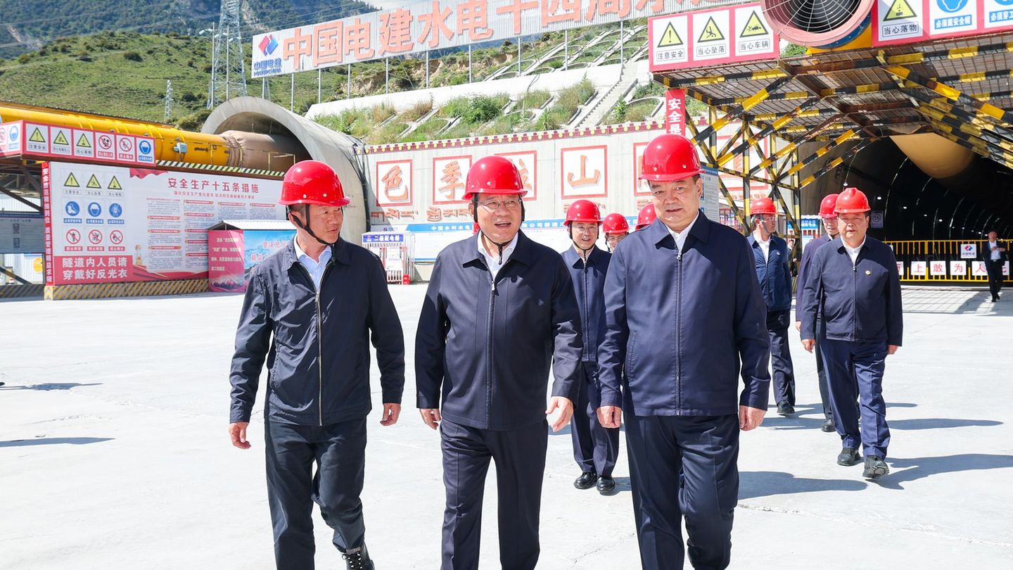Energy: China begins construction of giant dam in Tibet