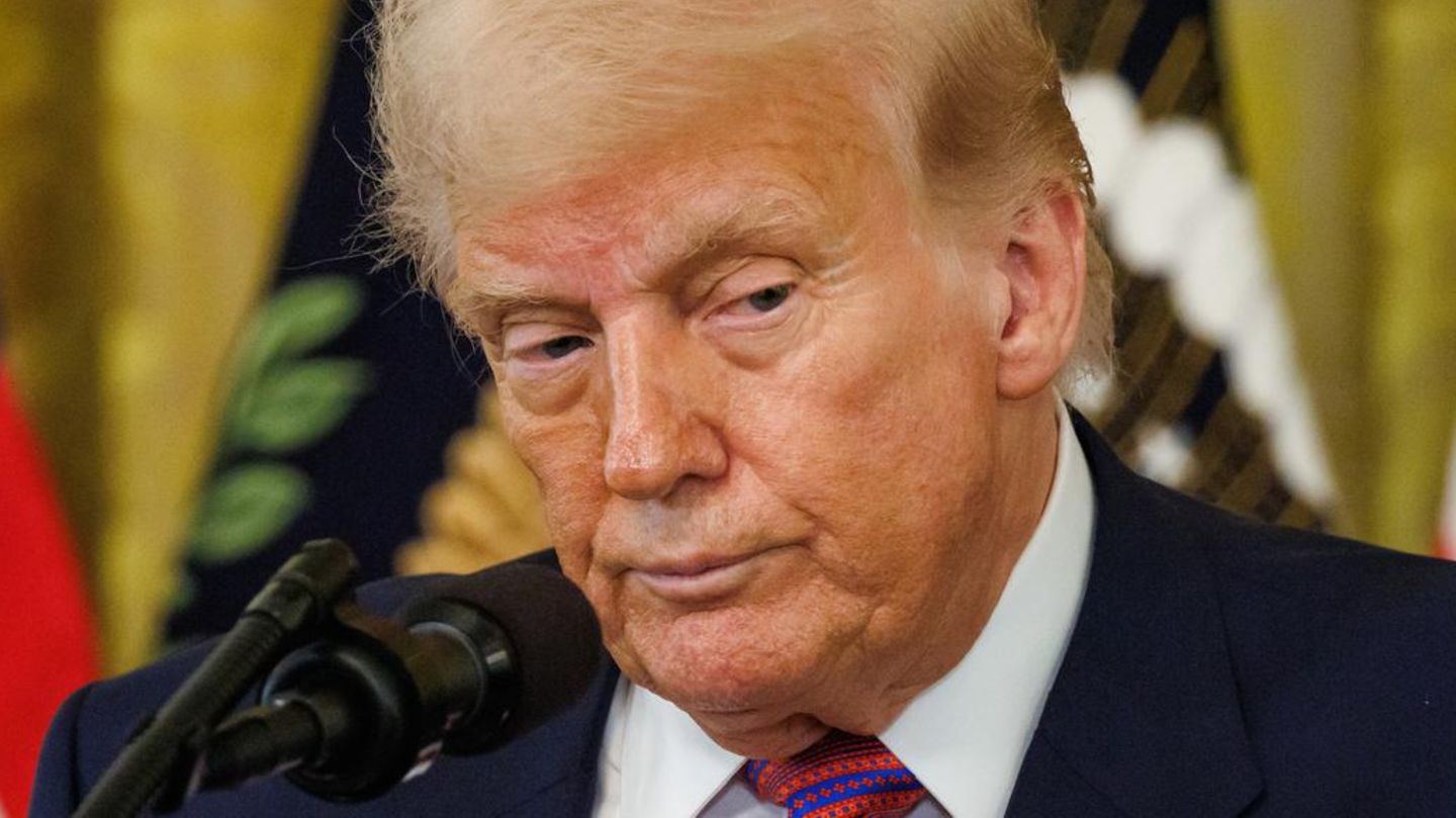 Donald Trump says he doesn’t draw. His pictures show the opposite