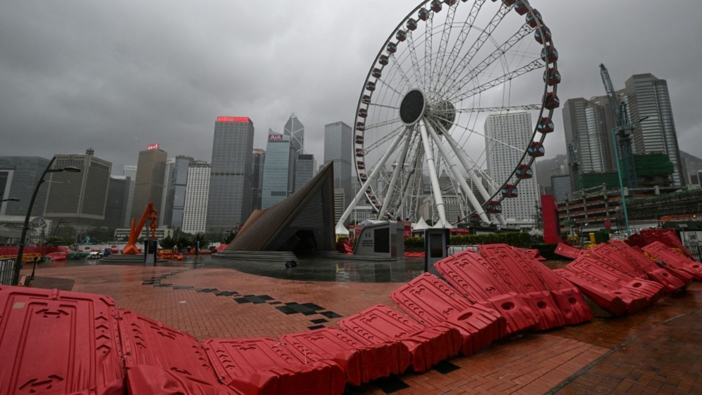 Hongkong stemmt sich gegen Taifun "Wipha" - 14 Tote durch Unwetter in Südkorea