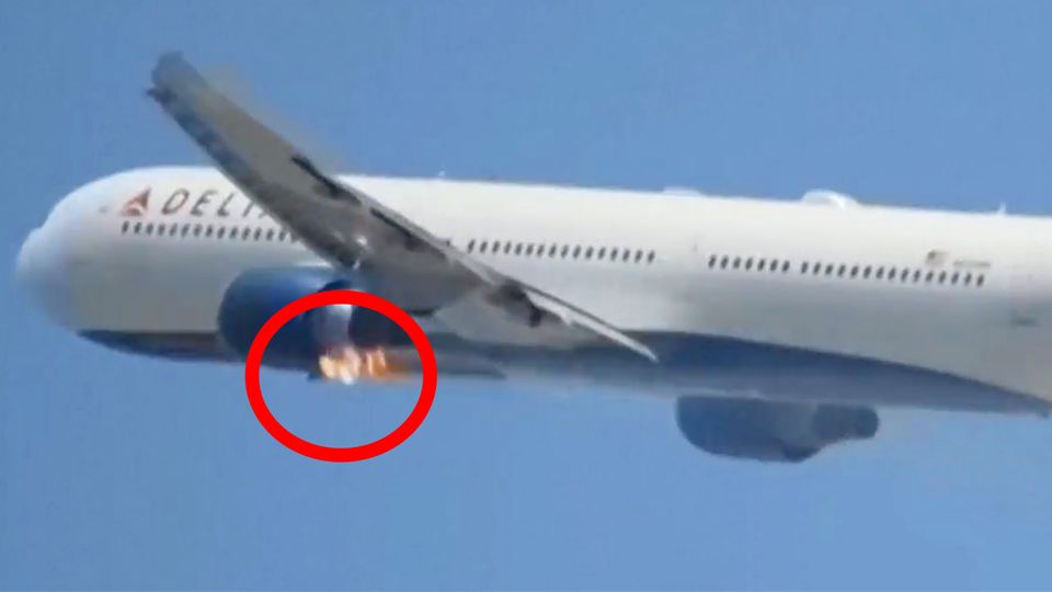 Flammen schlagen nach Start aus Boeing-Triebwerk