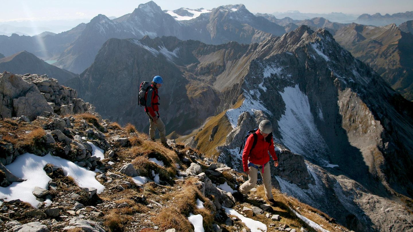In den österreichischen Alpen kommt es immer wieder zu tödlichen Wanderunglücken (Symbolbild)