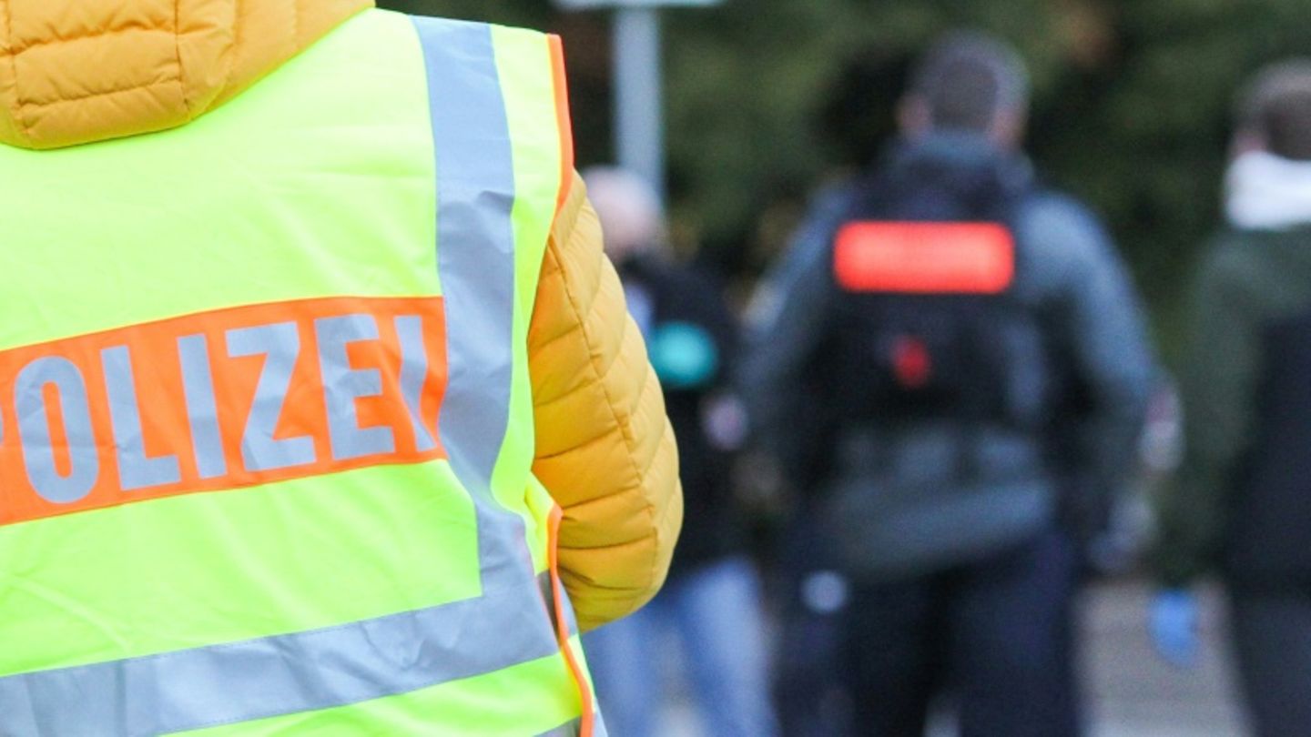 Polizist bei einem Einsatz