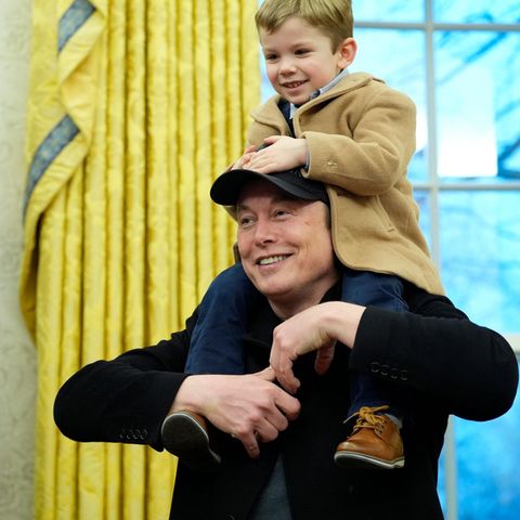 Papa Elon Musk mit Sohn im Oval Office des Weißen Hauses bei Onkel Donald