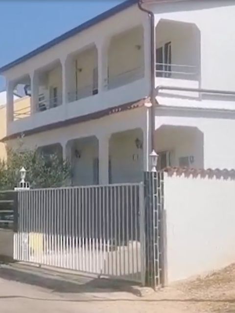 Familie flüchtet aus Albtraum-Ferienwohnung in Kroatien