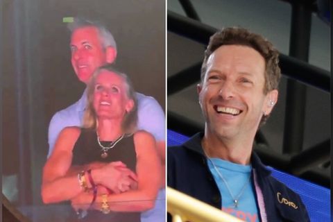 Coldplay-Frontmann Chris Martin kann sich das Lachen über den Kiss-Cam-Eklat nicht verkneifen.
