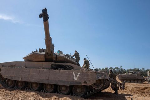 Ein IDF-Panzer an der Grenze zum südlichen Gazastreifen (Archivbild)