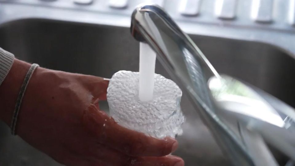 Gemeinde Bosau sucht neuen Mitarbeiter, der Wasserhähne aufdreht