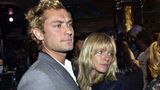 Jude Law ist mit Freundin Sienna Miller am 19.09.2004